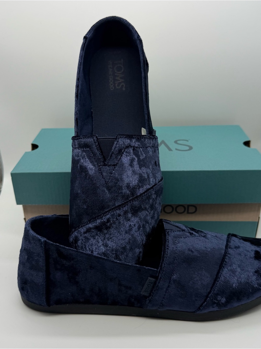TOMS Alpargata Crushed Velvet Slip-On Shoes in Deep Navy, size 7.5. NEW!